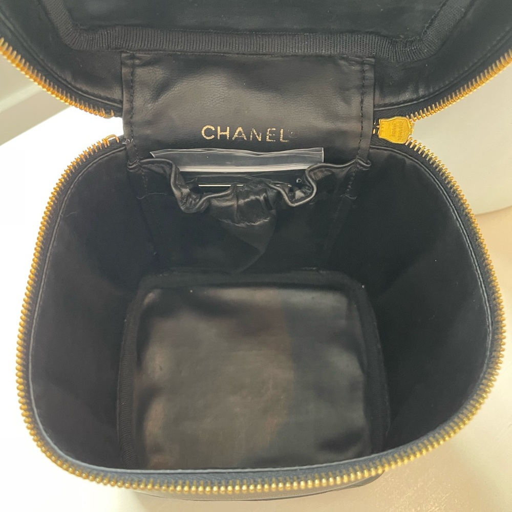 CHANEL Black Lambskin Cosmetic Vanity Case with Gold Hardware - Picture 15 of 16